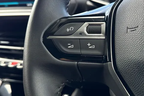 32 of 50 for PEUGEOT e-2008 50kWh Allure Premium + Auto 5dr (7kW Charger)