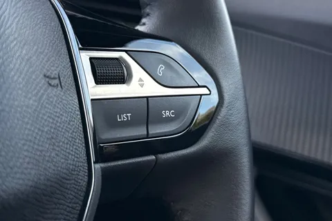 YA24LJE PEUGEOT e-2008 50kWh Allure Auto 5dr (7kW Charger) Thumbnail #36