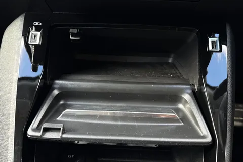 35 of 50 for PEUGEOT e-2008 50kWh Allure Premium + Auto 5dr (7kW Charger)