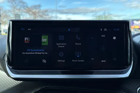 YA24LJE PEUGEOT e-2008 50kWh Allure Auto 5dr (7kW Charger) Thumbnail #42