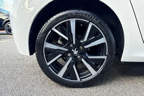 11 of 50 for PEUGEOT 208 1.2 PureTech Allure Euro 6 (s/s) 5dr