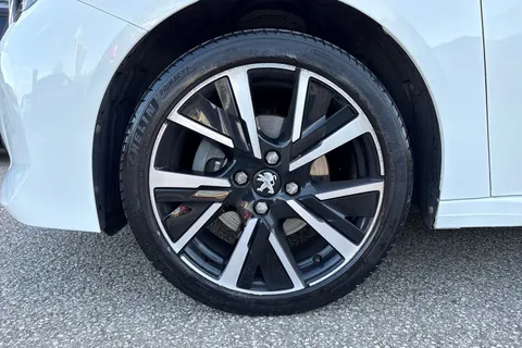 13 of 50 for PEUGEOT 208 1.2 PureTech Allure Euro 6 (s/s) 5dr