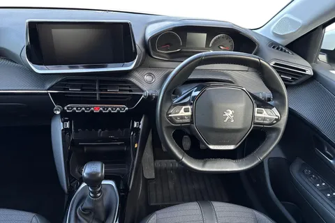 18 of 50 for PEUGEOT 208 1.2 PureTech Allure Euro 6 (s/s) 5dr