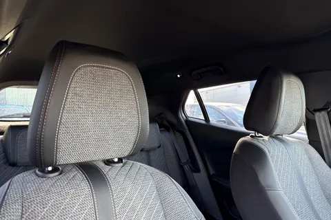 ND24DWE PEUGEOT e-2008 50kWh Allure Auto 5dr (7kW Charger) Thumbnail #20