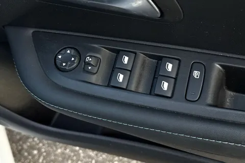 21 of 50 for PEUGEOT 208 1.2 PureTech Allure Euro 6 (s/s) 5dr