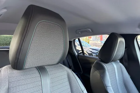 24 of 50 for PEUGEOT 208 1.2 PureTech Allure Euro 6 (s/s) 5dr