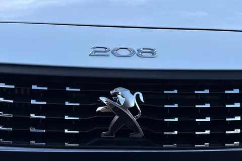 26 of 50 for PEUGEOT 208 1.2 PureTech Allure Euro 6 (s/s) 5dr