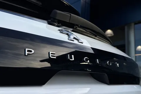 27 of 50 for PEUGEOT 208 1.2 PureTech Allure Euro 6 (s/s) 5dr