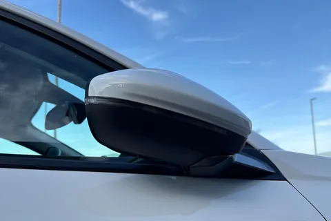 30 of 50 for PEUGEOT 208 1.2 PureTech Allure Euro 6 (s/s) 5dr