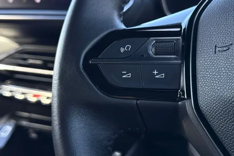 ND24DWE PEUGEOT e-2008 50kWh Allure Auto 5dr (7kW Charger) Thumbnail #33