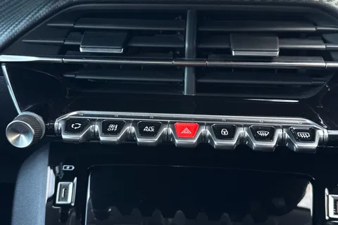 35 of 50 for PEUGEOT 208 1.2 PureTech Allure Euro 6 (s/s) 5dr