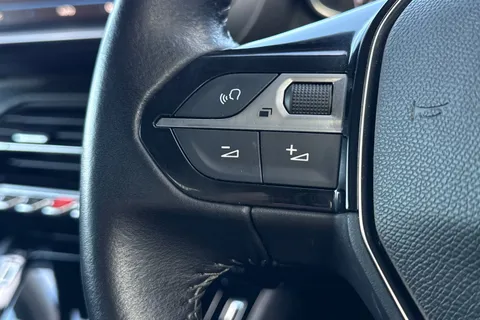 37 of 50 for PEUGEOT 208 1.2 PureTech Allure Euro 6 (s/s) 5dr