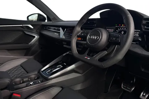  Audi S3 2.0 TFSI Black Edition Sportback S Tronic quattro Euro 6 (s/s) 5dr Thumbnail #14
