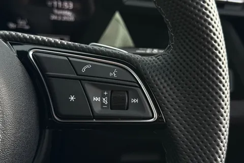  Audi S3 2.0 TFSI Black Edition Sportback S Tronic quattro Euro 6 (s/s) 5dr Thumbnail #36