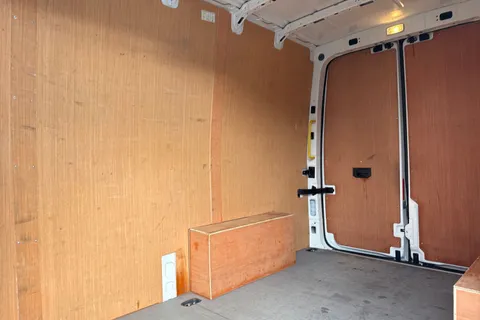 ML74EFS Volkswagen Crafter 2.0 TDI 140PS Commerce Plus High Roof Van Thumbnail #15