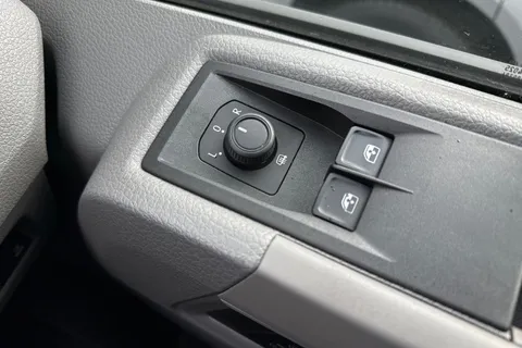 ML74EFS Volkswagen Crafter 2.0 TDI 140PS Commerce Plus High Roof Van Thumbnail #19