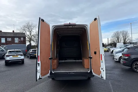 ML74EFS Volkswagen Crafter 2.0 TDI 140PS Commerce Plus High Roof Van Thumbnail #33