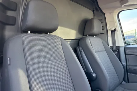 DA25CZR Volkswagen Caddy Maxi 2.0 TDI 122PS Commerce Pro Van DSG [Tech Pack] Thumbnail #25
