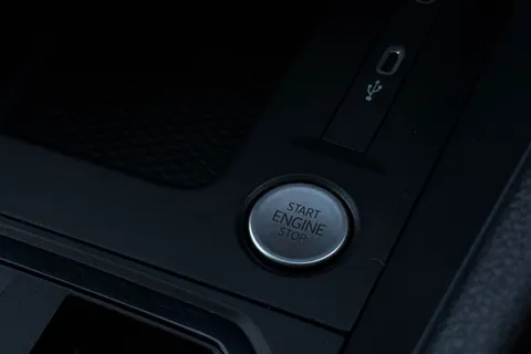 DA25CZR Volkswagen Caddy Maxi 2.0 TDI 122PS Commerce Pro Van DSG [Tech Pack] Thumbnail #38