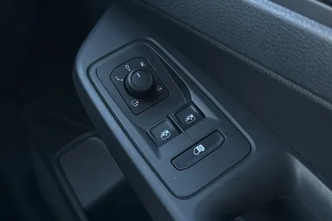 DA25CZR Volkswagen Caddy Maxi 2.0 TDI 122PS Commerce Pro Van DSG [Tech Pack] Thumbnail #45