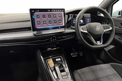 KW25EHL Volkswagen Golf 1.5 TSI 272 GTE eHybrid 5dr DSG**PAN ROOF + HEADS UP DISPLAY** Thumbnail #2