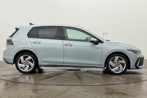 KW25EHL Volkswagen Golf 1.5 TSI 272 GTE eHybrid 5dr DSG**PAN ROOF + HEADS UP DISPLAY** Thumbnail #4