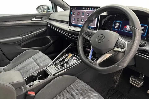 KW25EHL Volkswagen Golf 1.5 TSI 272 GTE eHybrid 5dr DSG**PAN ROOF + HEADS UP DISPLAY** Thumbnail #6
