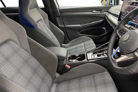 KW25EHL Volkswagen Golf 1.5 TSI 272 GTE eHybrid 5dr DSG**PAN ROOF + HEADS UP DISPLAY** Thumbnail #10