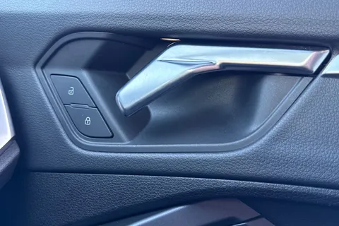 DE70MYH Audi Q3 S line 35 TDI quattro 150 PS 6-speed Thumbnail #22