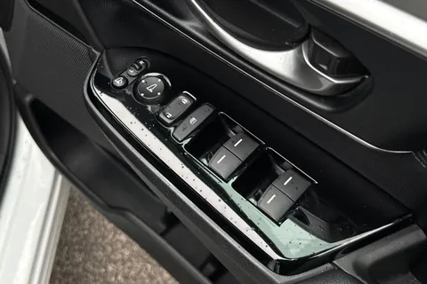 18 of 61 for Honda CR-V 2.0 h i-MMD EX eCVT 4WD Euro 6 (s/s) 5dr