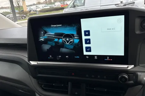 MF25HTP Volkswagen Transporter 2.0 TDI 110 Commerce Plus Van Thumbnail #20