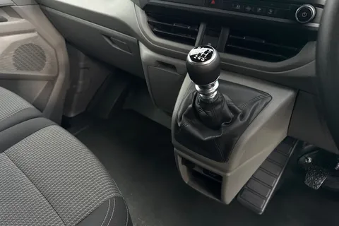 MF25HTP Volkswagen Transporter 2.0 TDI 110 Commerce Plus Van Thumbnail #21