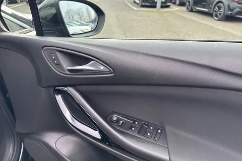 21 of 63 for Vauxhall Astra 1.6 CDTi ecoFLEX SRi Nav Euro 6 (s/s) 5dr