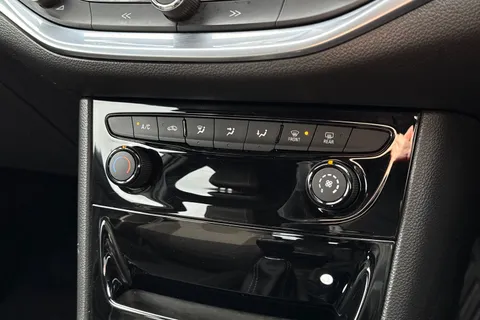 22 of 63 for Vauxhall Astra 1.6 CDTi ecoFLEX SRi Nav Euro 6 (s/s) 5dr