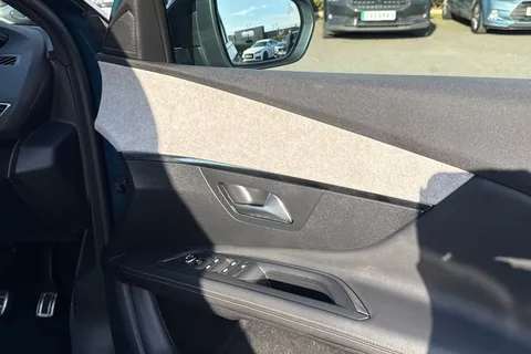 20 of 66 for PEUGEOT 3008 1.6 13.2kWh GT e-EAT Euro 6 (s/s) 5dr