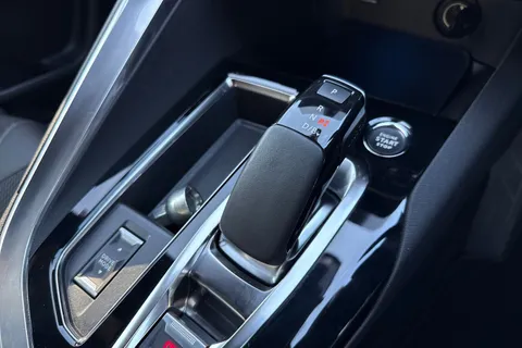 22 of 66 for PEUGEOT 3008 1.6 13.2kWh GT e-EAT Euro 6 (s/s) 5dr