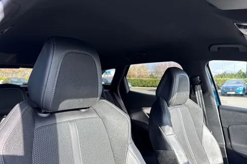 23 of 66 for PEUGEOT 3008 1.6 13.2kWh GT e-EAT Euro 6 (s/s) 5dr