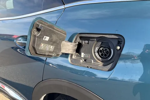 24 of 66 for PEUGEOT 3008 1.6 13.2kWh GT e-EAT Euro 6 (s/s) 5dr