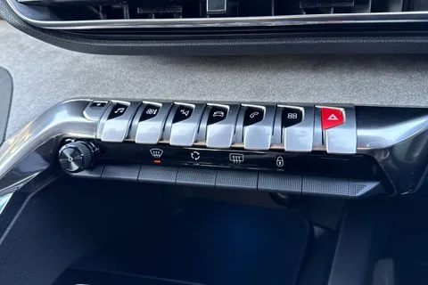 55 of 66 for PEUGEOT 3008 1.6 13.2kWh GT e-EAT Euro 6 (s/s) 5dr