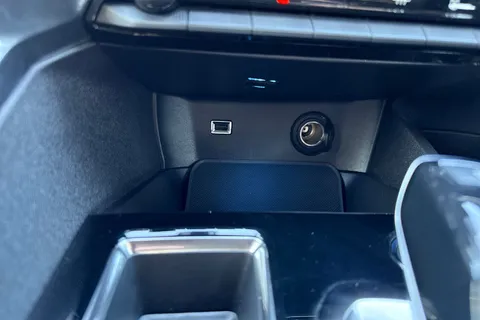 56 of 66 for PEUGEOT 3008 1.6 13.2kWh GT e-EAT Euro 6 (s/s) 5dr