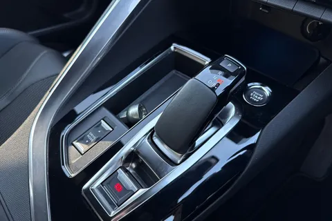 57 of 66 for PEUGEOT 3008 1.6 13.2kWh GT e-EAT Euro 6 (s/s) 5dr