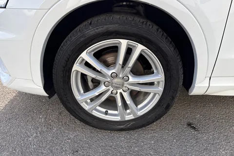 10 of 55 for Audi Q3 S line Edition 2.0 TFSI quattro 180 PS S tronic