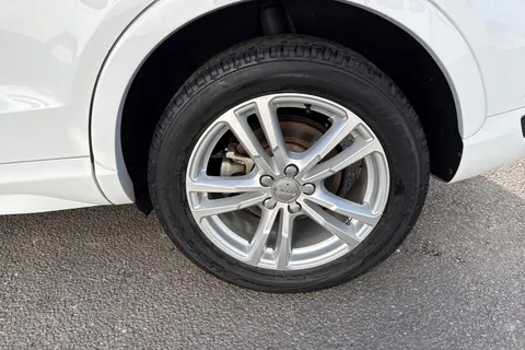 11 of 55 for Audi Q3 S line Edition 2.0 TFSI quattro 180 PS S tronic