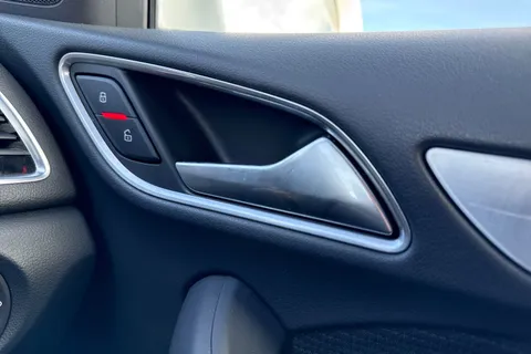 21 of 55 for Audi Q3 S line Edition 2.0 TFSI quattro 180 PS S tronic