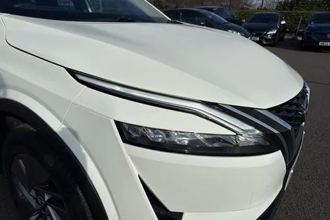 FY73VHV Nissan Qashqai 1.3 DIG-T MHEV Acenta Premium XTRON Euro 6 (s/s) 5dr Thumbnail #9