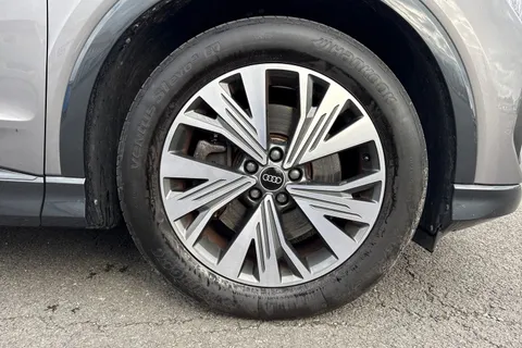 10 of 66 for Audi Q4 e-tron Q4 Sport 45 e-tron 210,00 kW