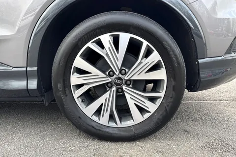 12 of 66 for Audi Q4 e-tron Q4 Sport 45 e-tron 210,00 kW