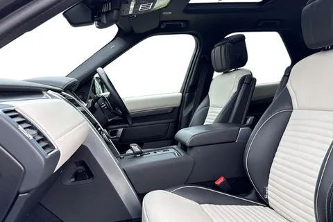 3 of 51 for Land Rover Discovery 3.0 D300 Metropolitan Edition 5dr