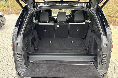 11 of 51 for Land Rover Discovery 3.0 D300 Metropolitan Edition 5dr