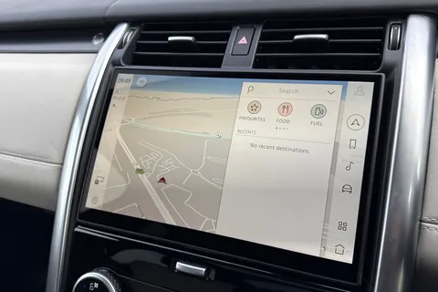 12 of 51 for Land Rover Discovery 3.0 D300 Metropolitan Edition 5dr